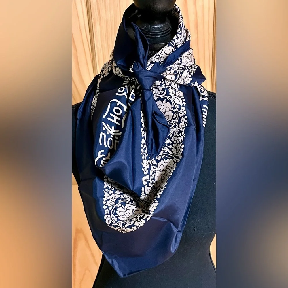 VTG 100% Silk Chinoiserie Elegant Blue Patterned Head Neck Scarf Quiet Luxury 33